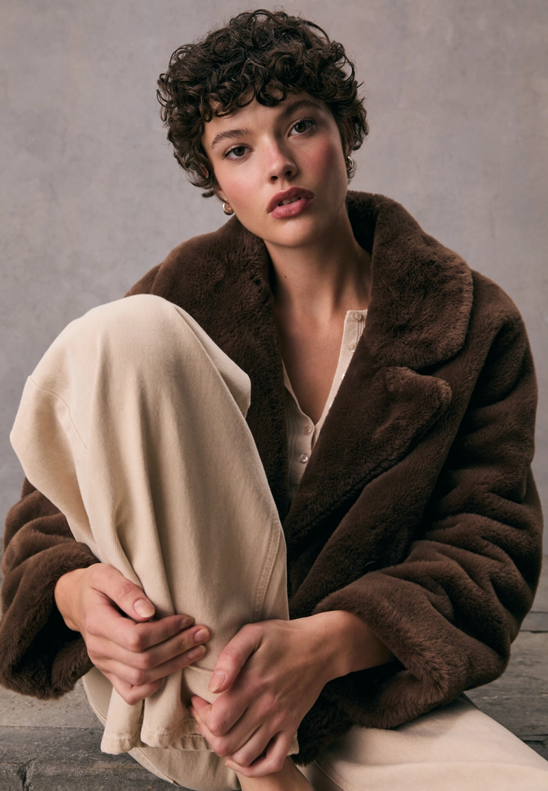 Двубортная куртка из искусственного меха