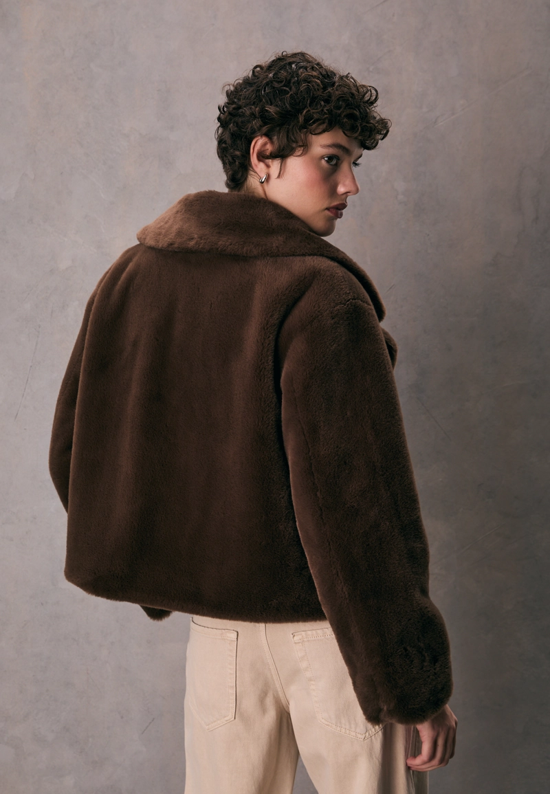 Двубортная куртка из искусственного меха