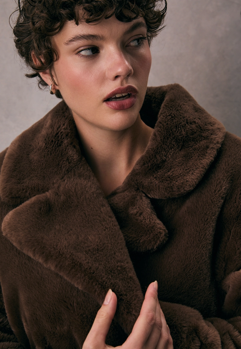 Двубортная куртка из искусственного меха