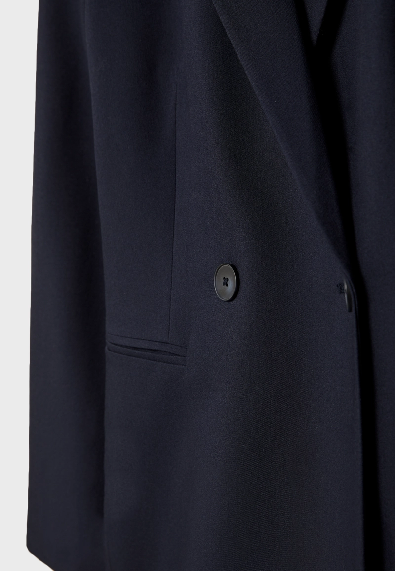 Двубортный пиджак зауженного кроя