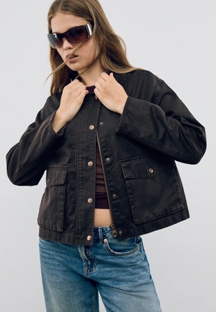 Короткая комбинированная парка с вощеным покрытием- Заказать в России