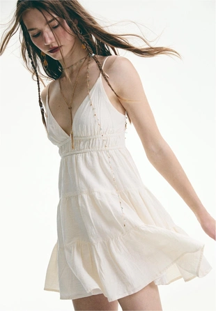 Короткое струящееся платье с завязками на спине- Заказать в России