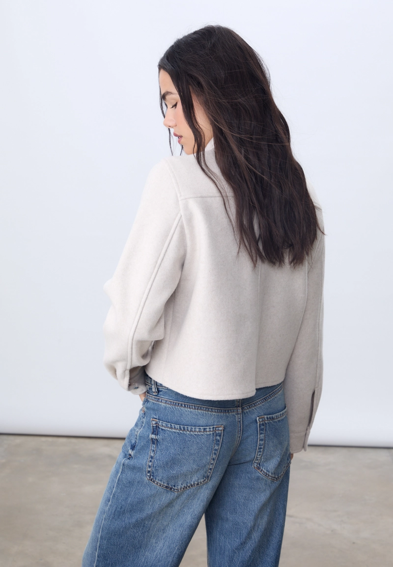 Укороченная куртка из мягкой ткани