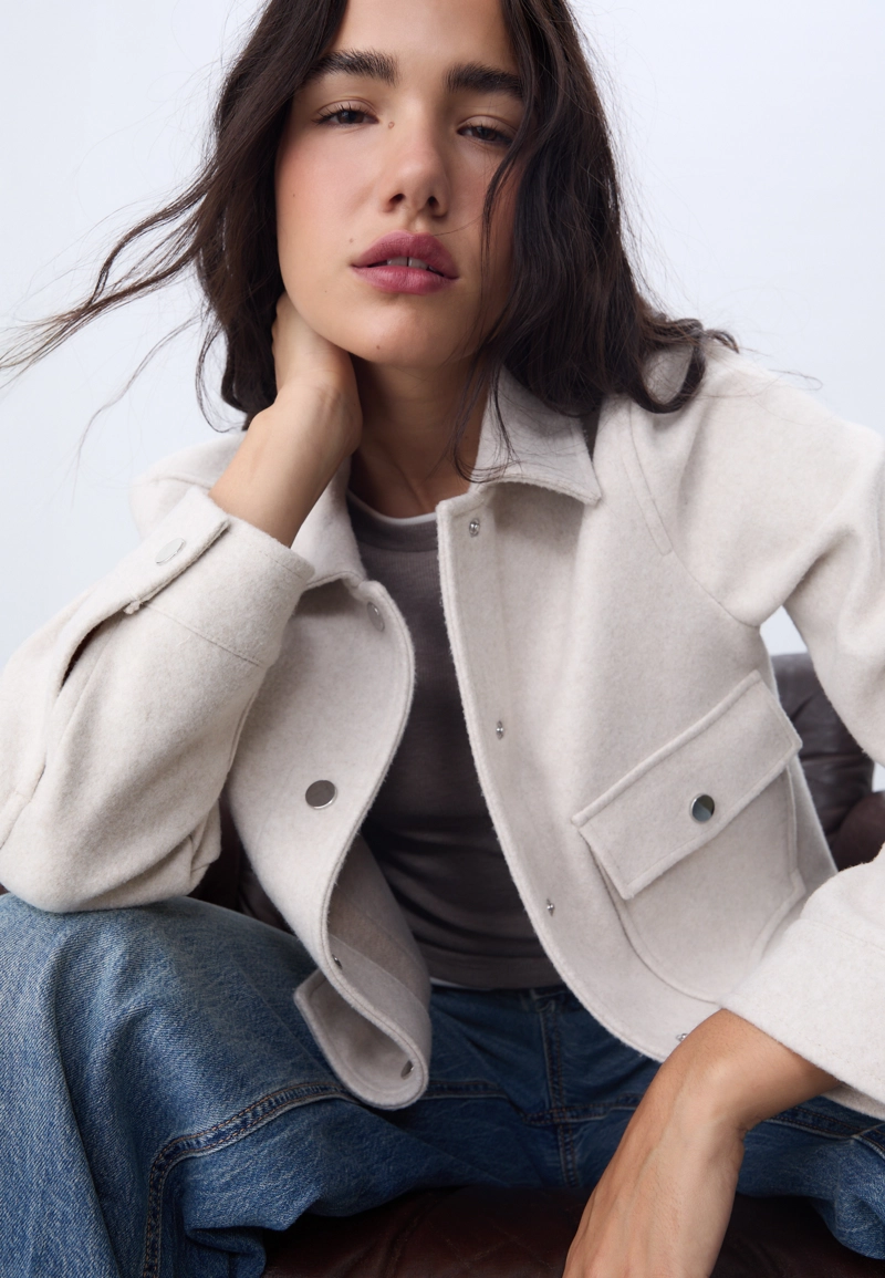 Укороченная куртка из мягкой ткани