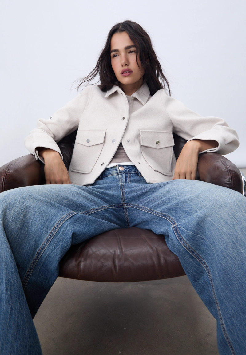 Укороченная куртка из мягкой ткани