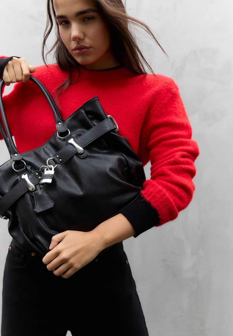 Сумка-шопер с деталью в виде замка