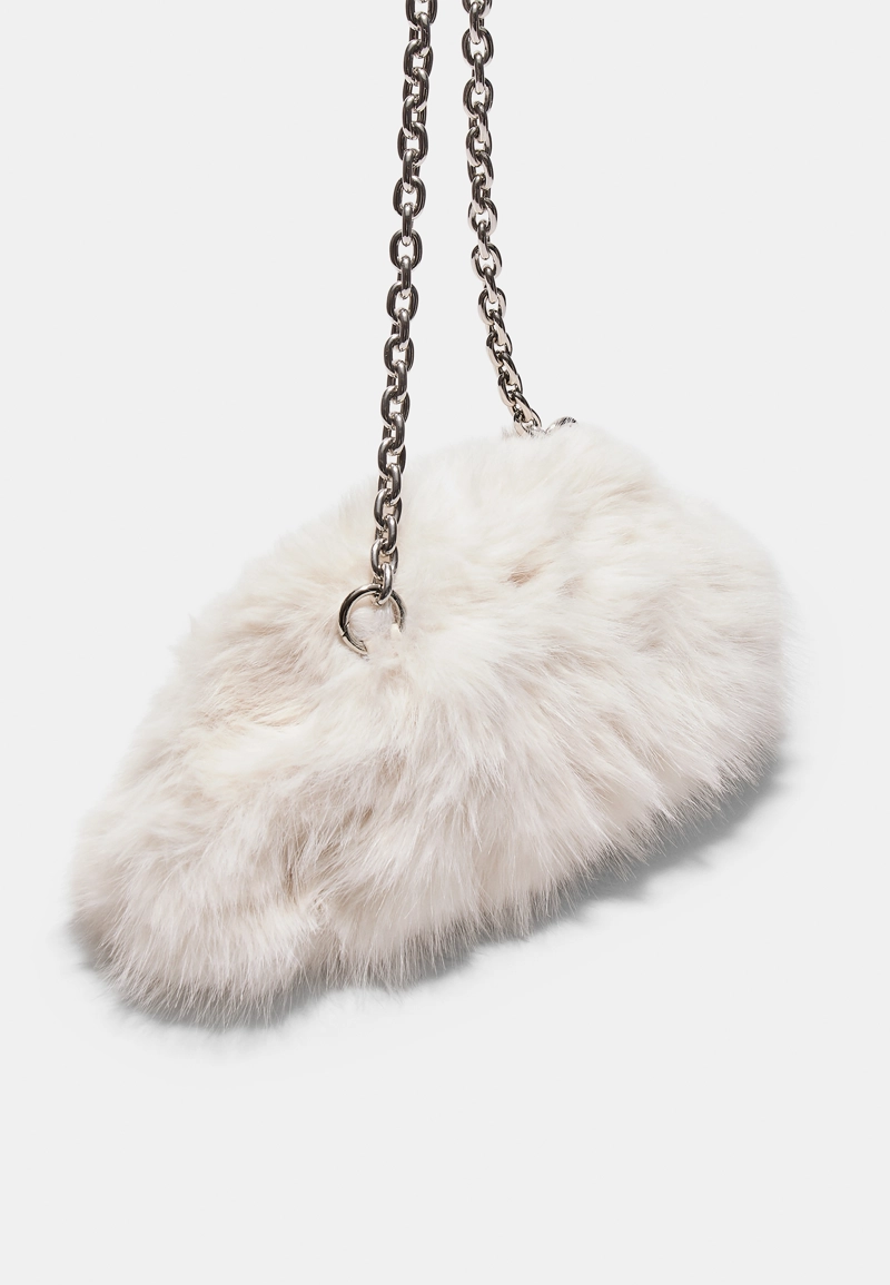 Сумка-мешок из искусственного меха с цепочкой