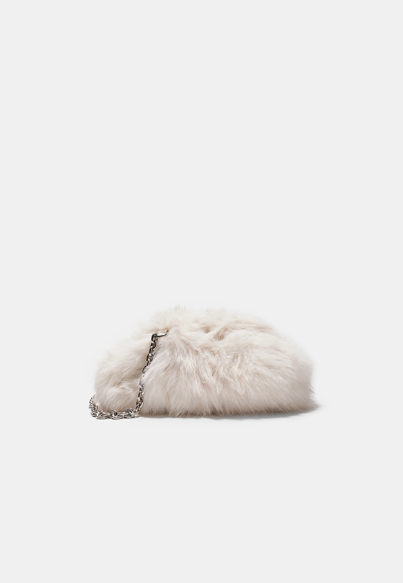 Сумка-мешок из искусственного меха с цепочкой