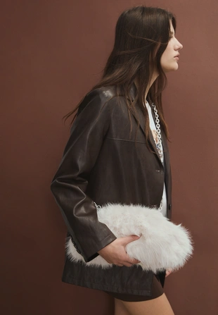 Сумка-мешок из искусственного меха с цепочкой- Заказать в России