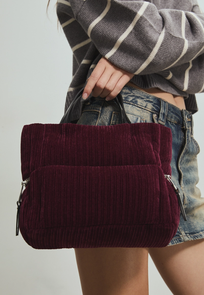 Стеганая сумка через плечо из вельвета