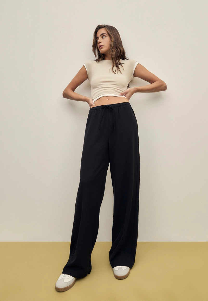 Длинные струящиеся нарядные брюки