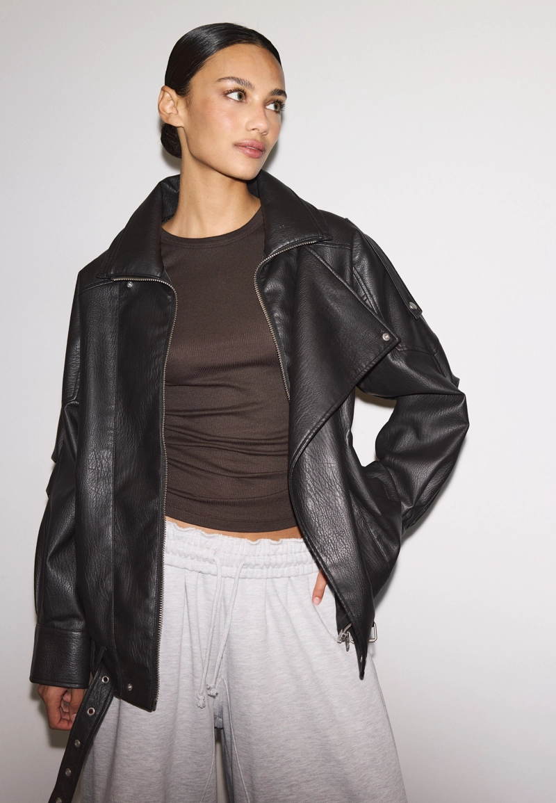 Куртка оверсайз из искусственной кожи с лацканами