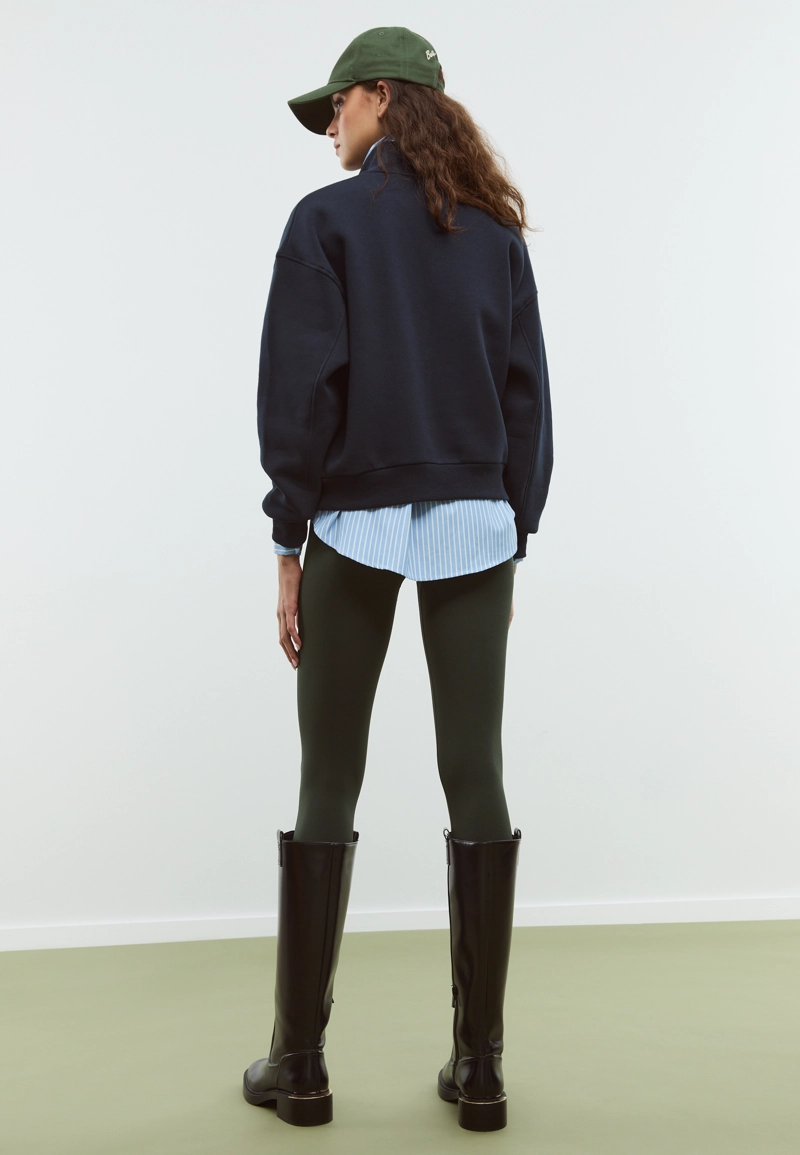 Толстовка на молнии с вышивкой