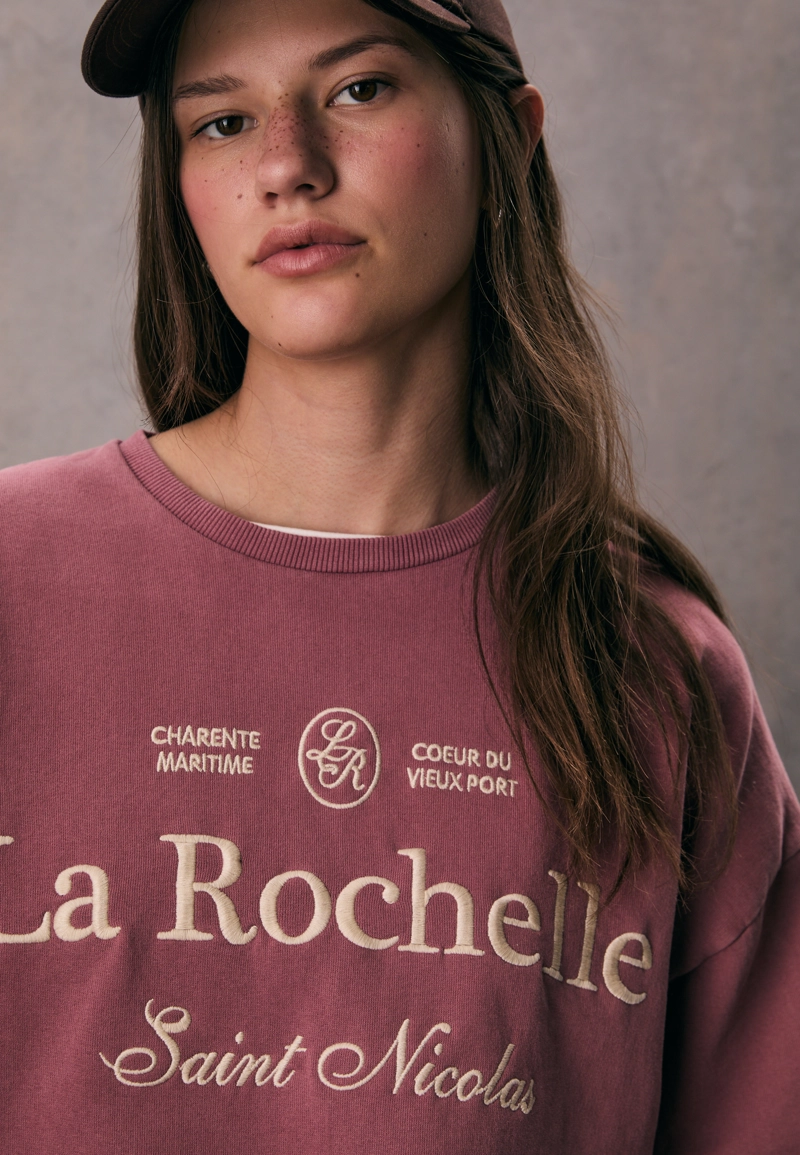 Толстовка с вышивкой