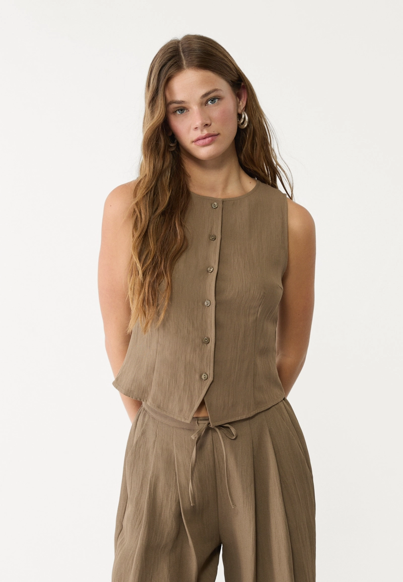 Текстурный топ на пуговицах