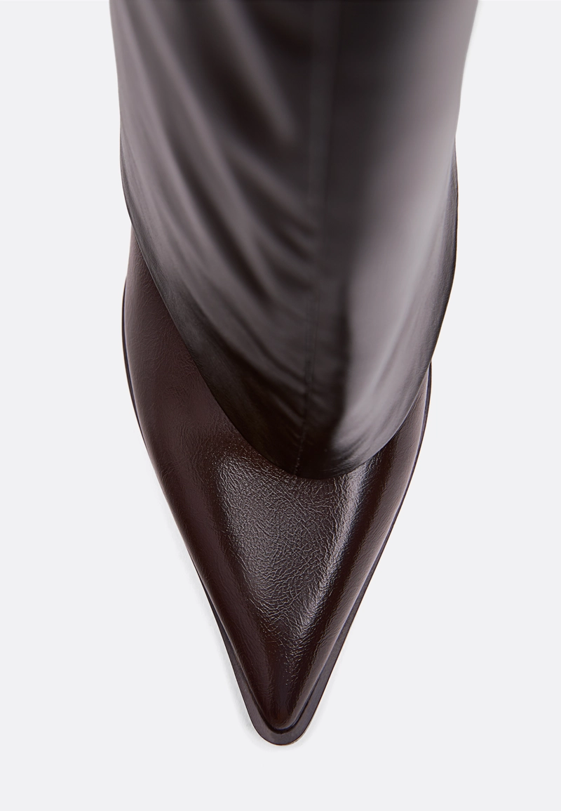 Высокие сапоги на шпильке с ползунками