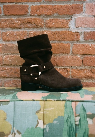 FLAT LEATHER ANKLE BOOTS WITH BUCKLE- Заказать в России