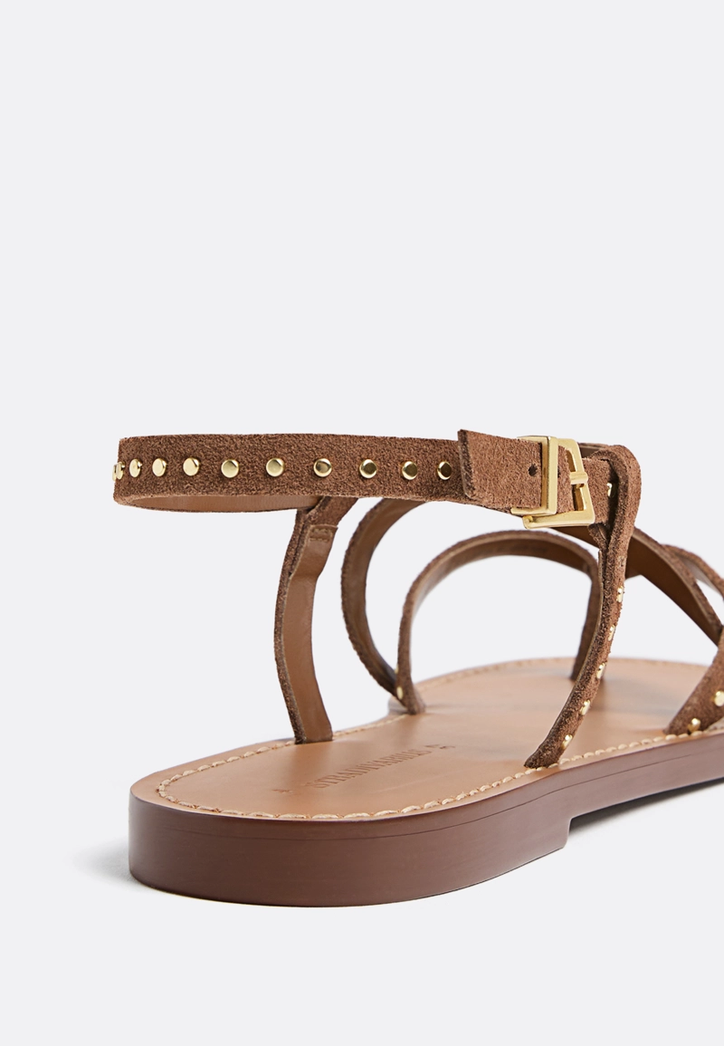 Кожаные плоские сандалии с заклепками