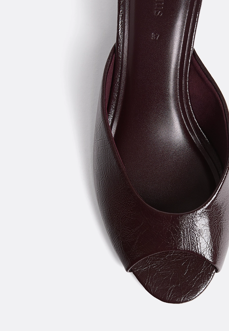 Танкетки с асимметричным каблуком