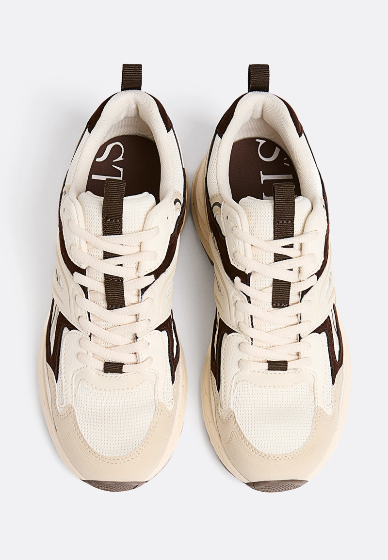 Кроссовки с контрастными вставками