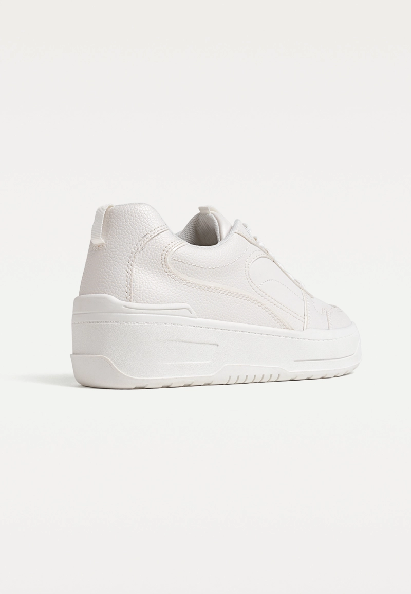 Женские спортивные кроссовки