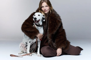 Пальто стандартного кроя из искусственного меха- Заказать в России