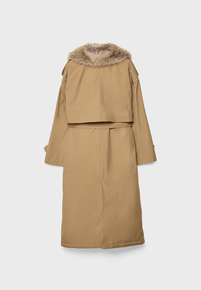 Длинный стеганый тренч с отделкой из искусственного меха