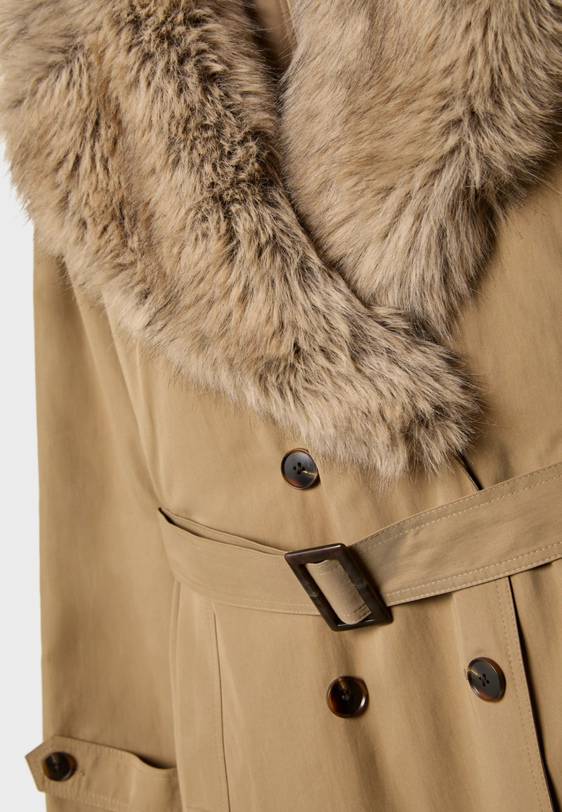 Длинный стеганый тренч с отделкой из искусственного меха