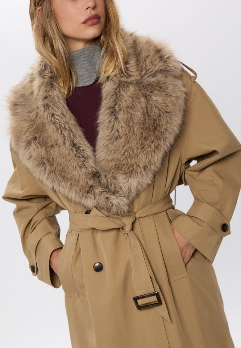 Длинный стеганый тренч с отделкой из искусственного меха