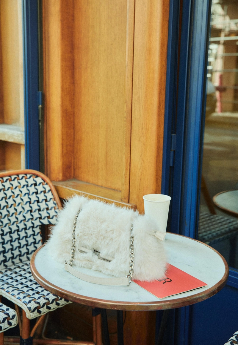 Мини-сумка через плечо прямоугольной формы из искусственного меха