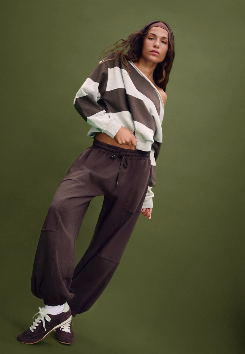 Базовая толстовка с асимметричным вырезом