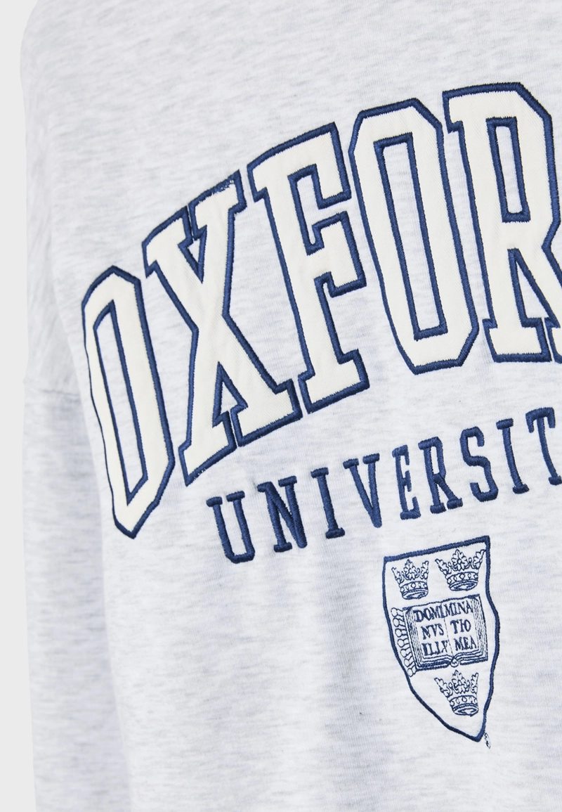 Толстовка с вышивкой