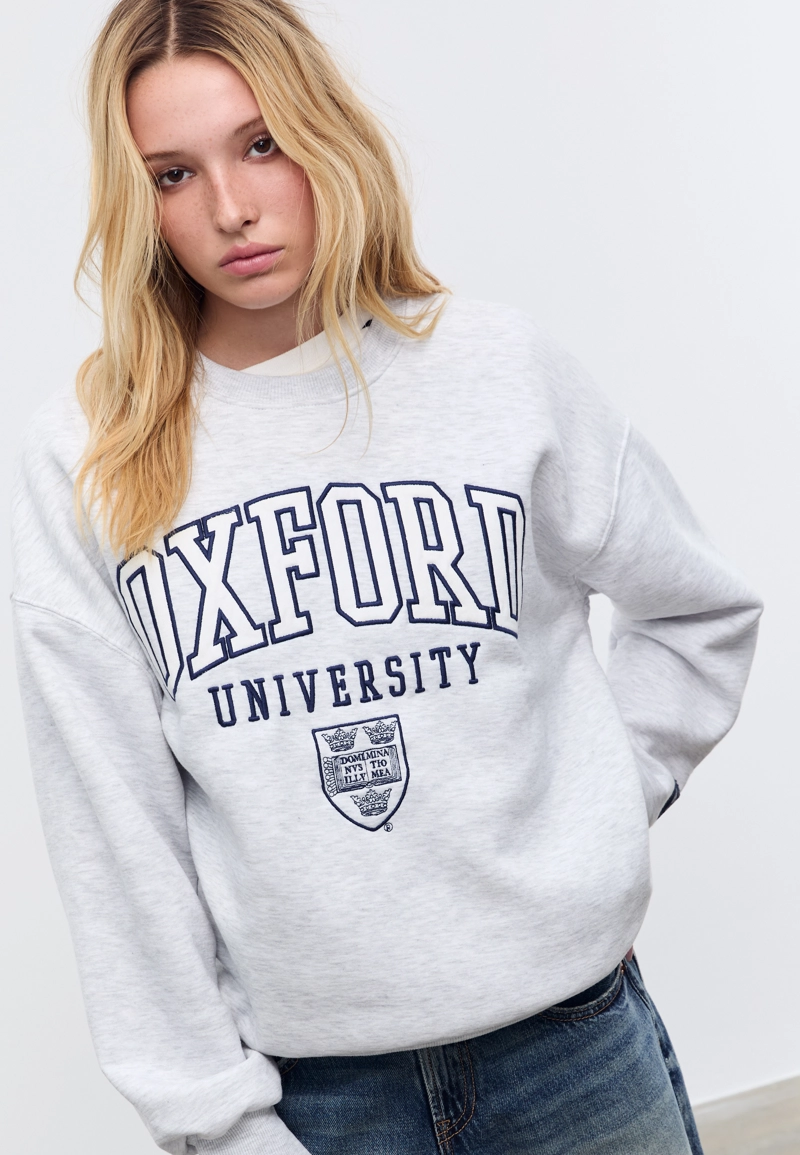 Толстовка с вышивкой