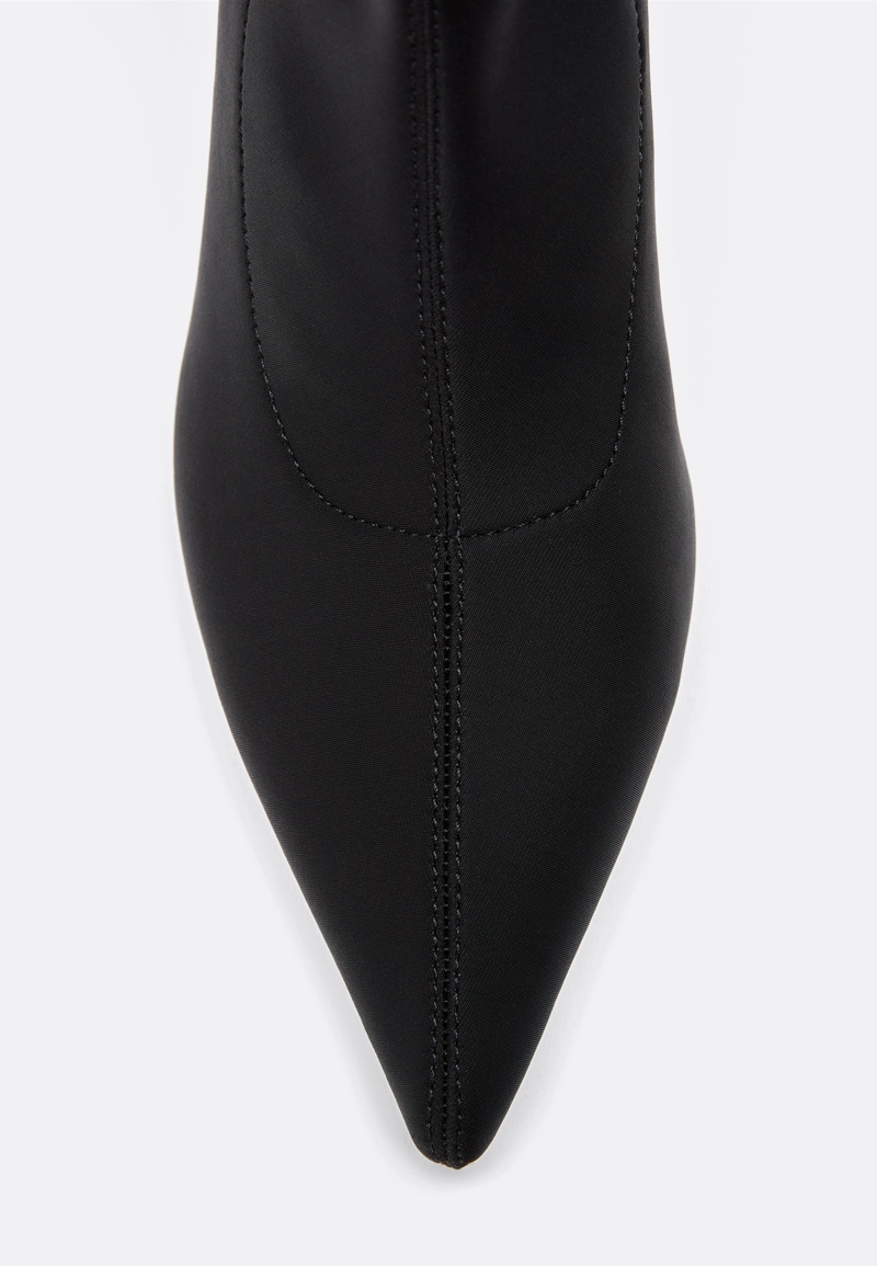 Ботильоны на среднем тонком каблуке из неопрена