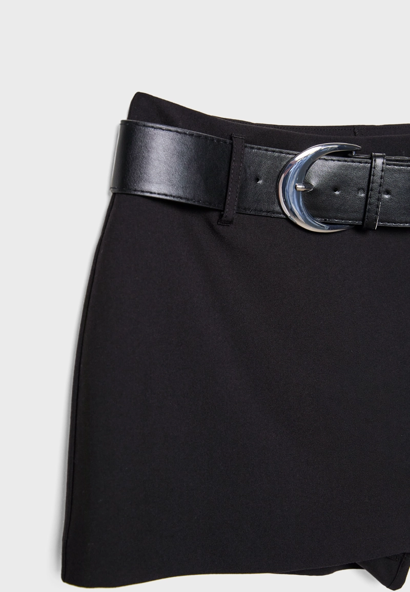 Мини-юбка-шорты с ремнем