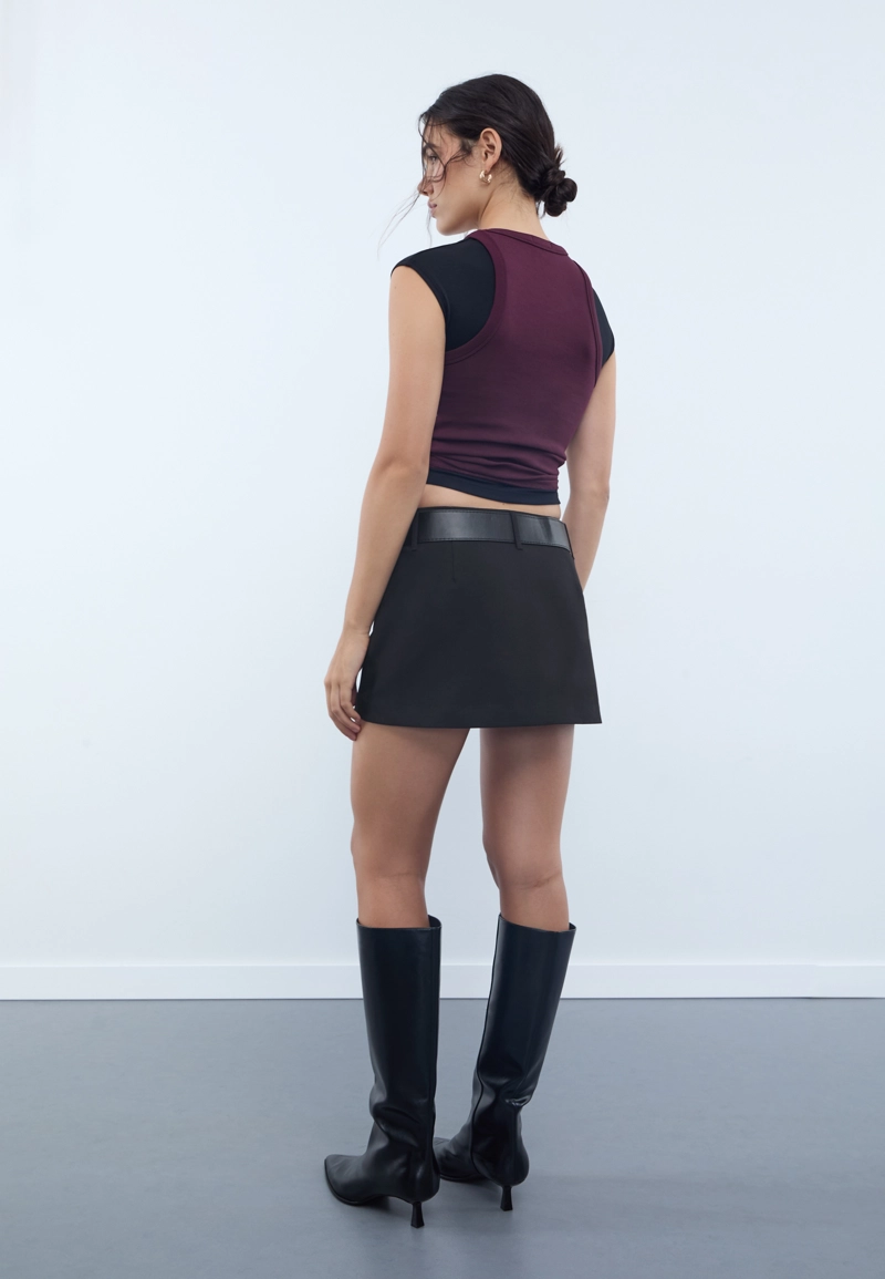 Мини-юбка-шорты с ремнем