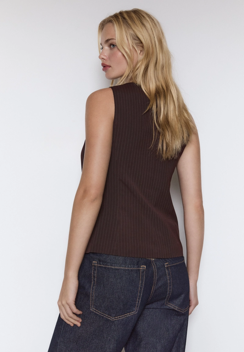 Жилет стандартного кроя на пуговицах в полоску