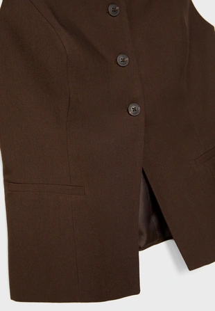 Жилет стандартного кроя на пуговицах- Заказать в России