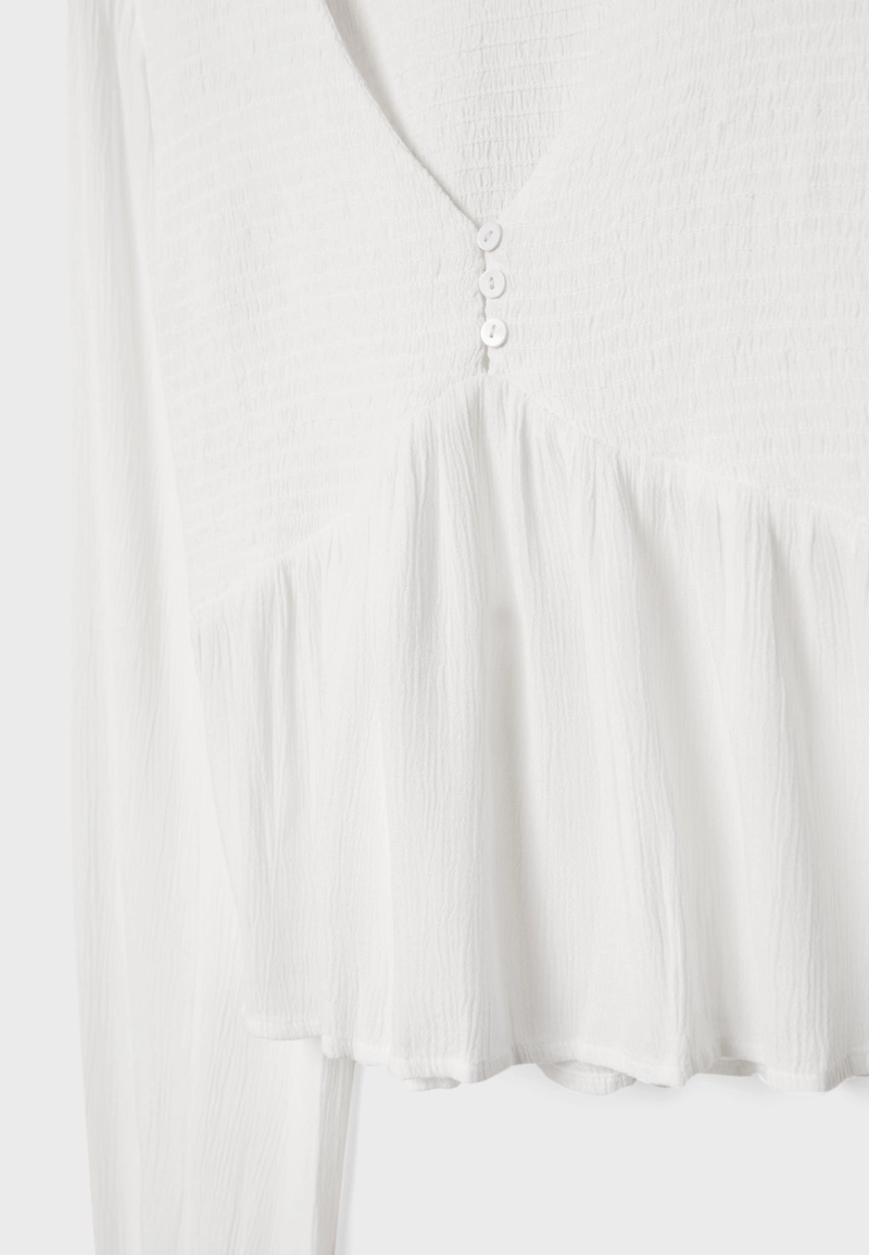 Легкая блузка с длинными рукавами