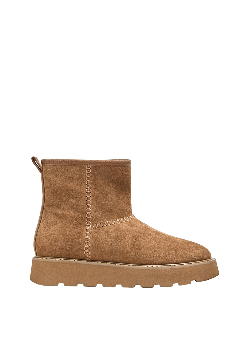 Ботинки из кожи на плоской подошве с меховой подкладкой