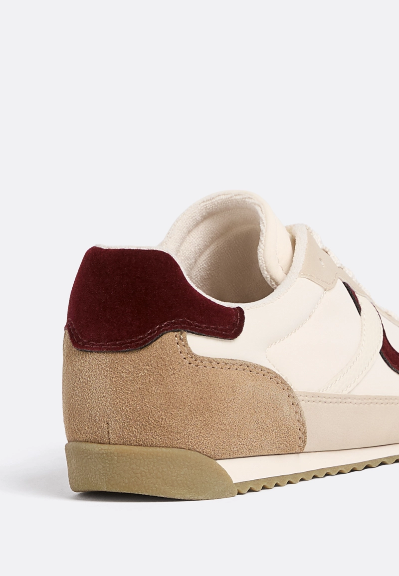 Повседневные кроссовки в стиле ретро