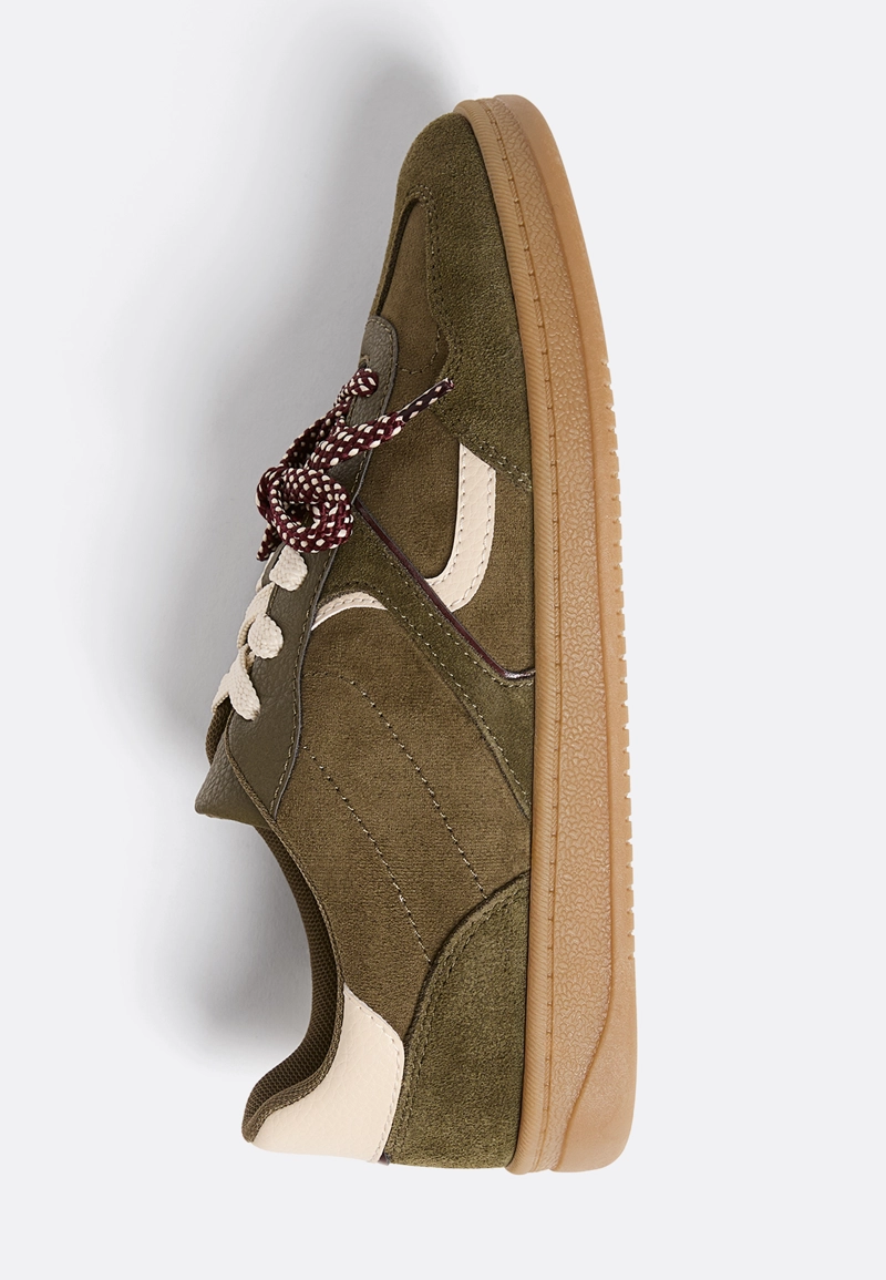 Повседневные кроссовки с двойными шнурками