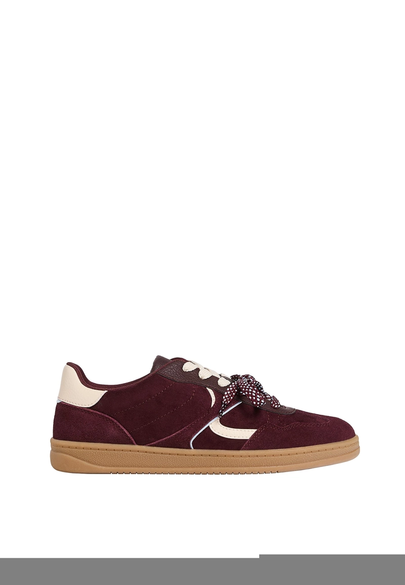 Повседневные кроссовки с двойными шнурками