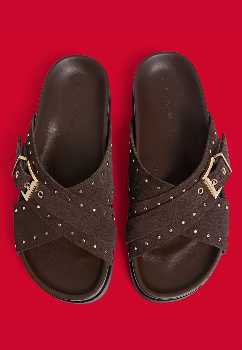 Кожаные сандалии с заклепками