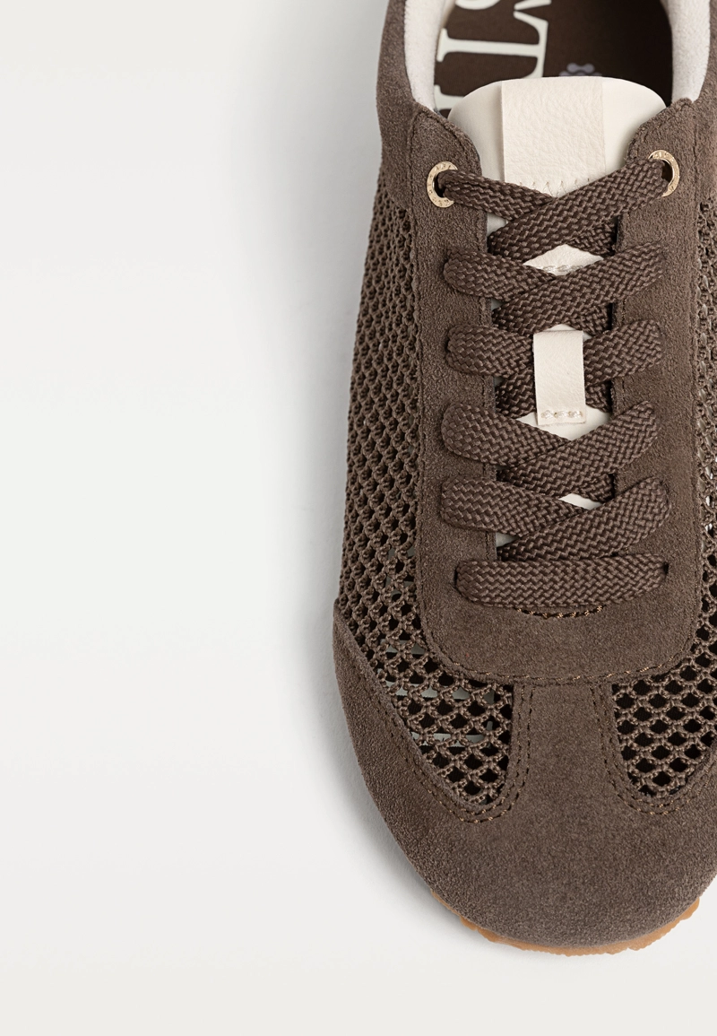 Перфорированные кожаные кеды