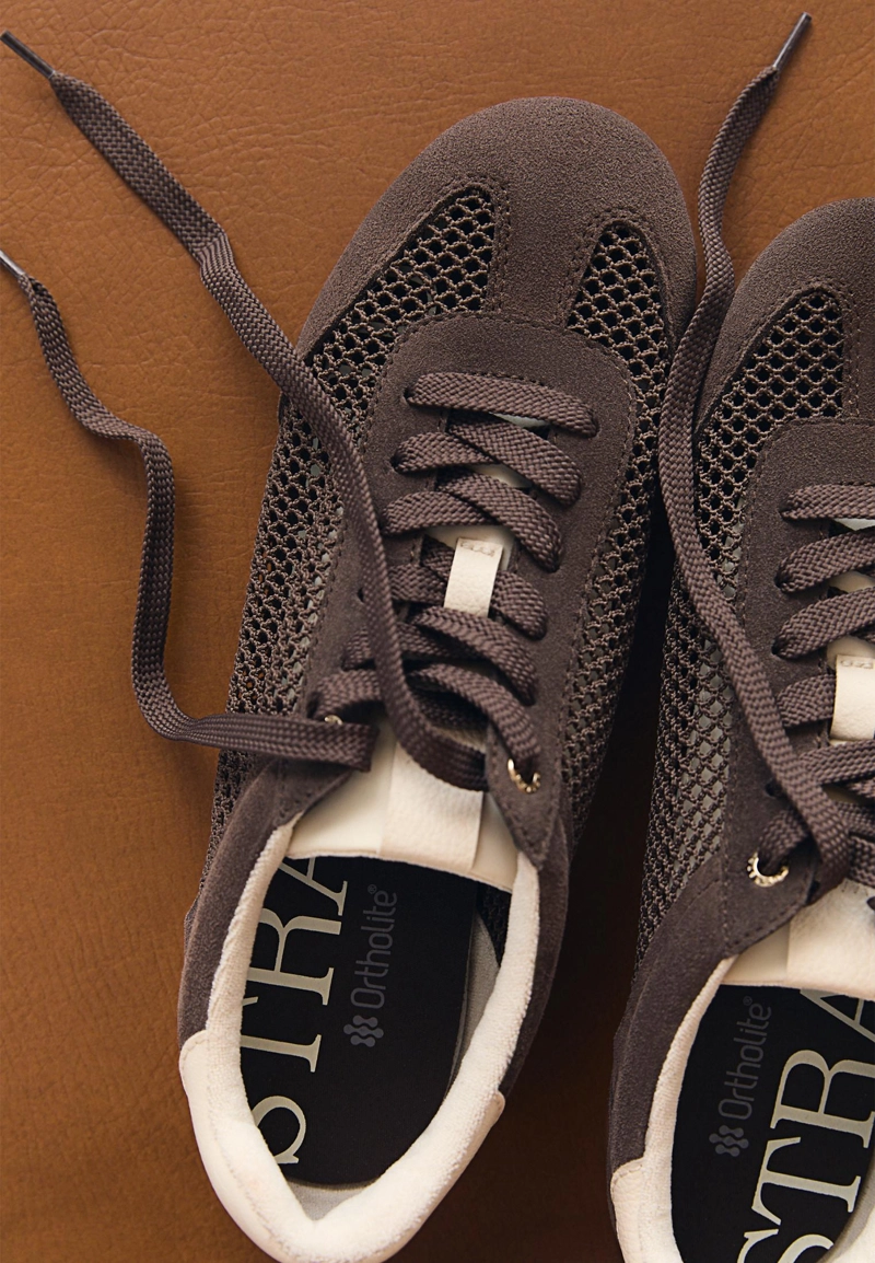 Перфорированные кожаные кеды