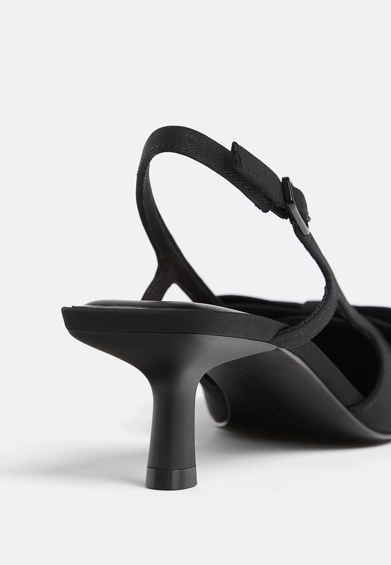 Туфли на среднем тонком каблуке с бантом