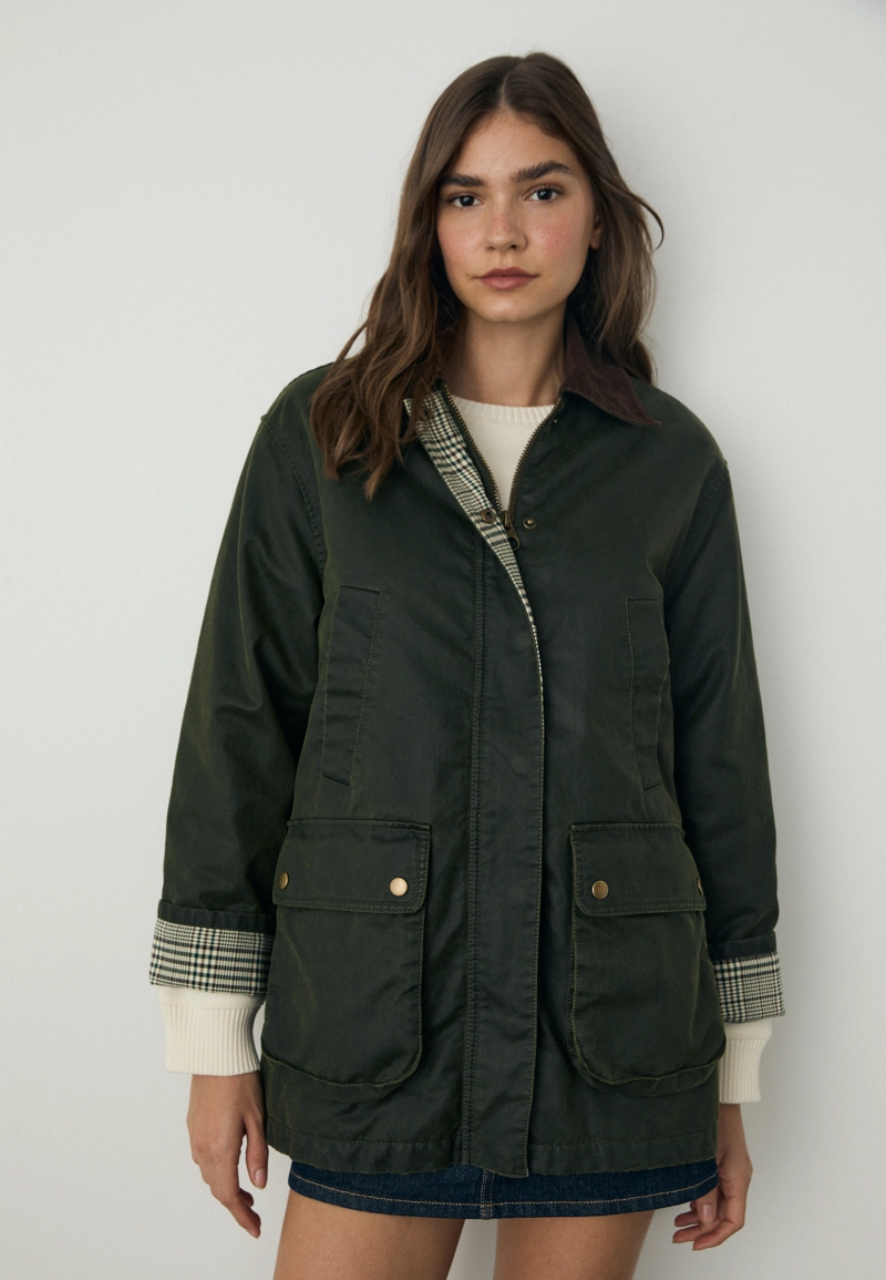 Парка с вощеным покрытием и множеством карманов