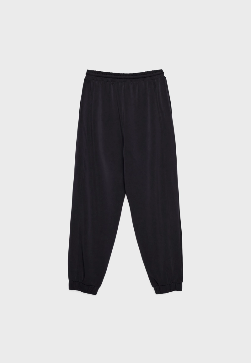 Мягкие джоггеры свободного кроя