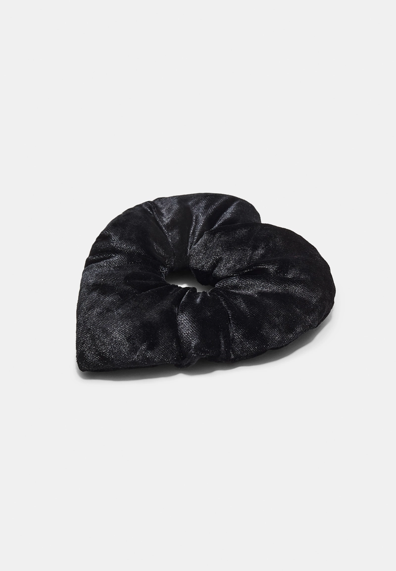 Большая бархатная резинка для волос с сердечком